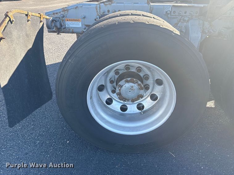 image for item DT2769 2019 Freightliner Cascadia semi truck