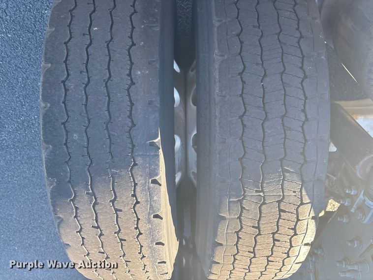 image for item DT2769 2019 Freightliner Cascadia semi truck