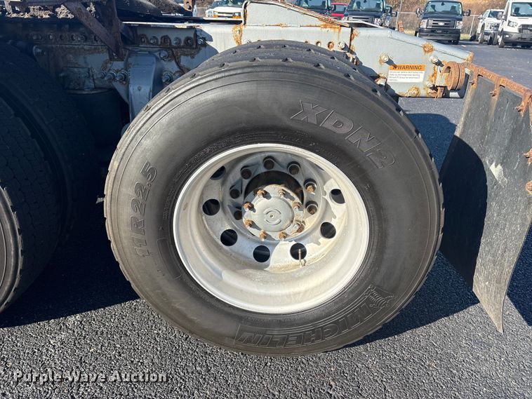 image for item DT2769 2019 Freightliner Cascadia semi truck