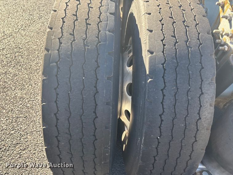 image for item DT2769 2019 Freightliner Cascadia semi truck