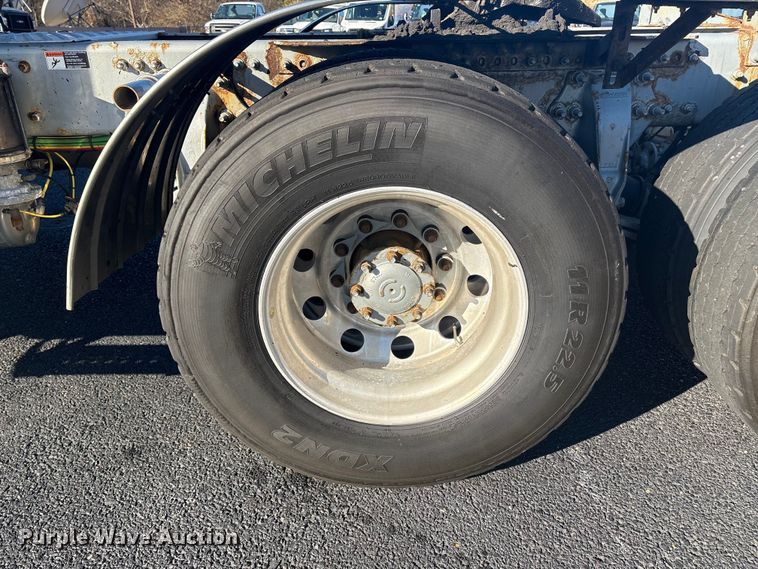 image for item DT2769 2019 Freightliner Cascadia semi truck