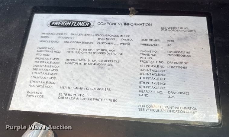 image for item DT2769 2019 Freightliner Cascadia semi truck