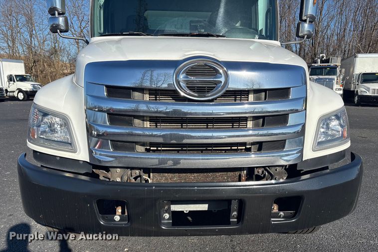 image for item DT2770 2018 Hino 268 box truck