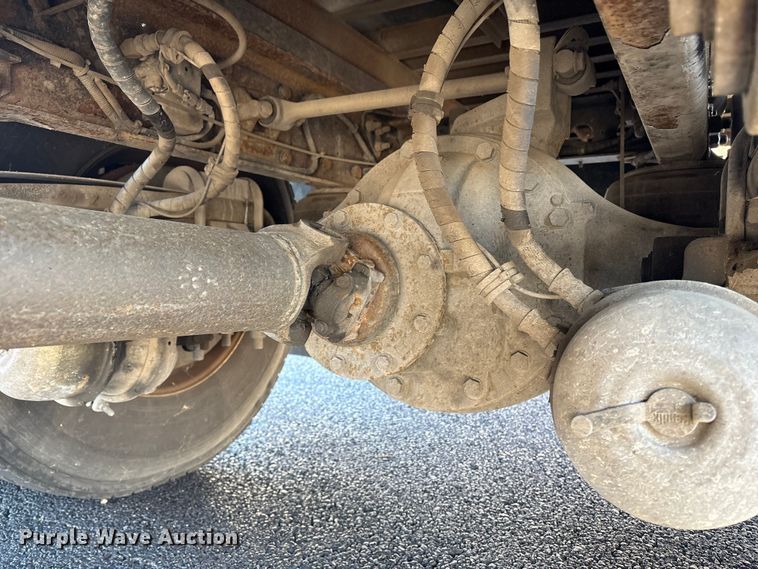 image for item DT2770 2018 Hino 268 box truck