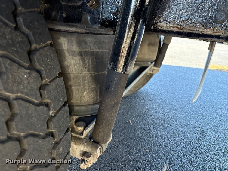 image for item DT2770 2018 Hino 268 box truck