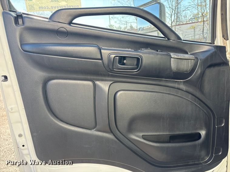 image for item DT2770 2018 Hino 268 box truck