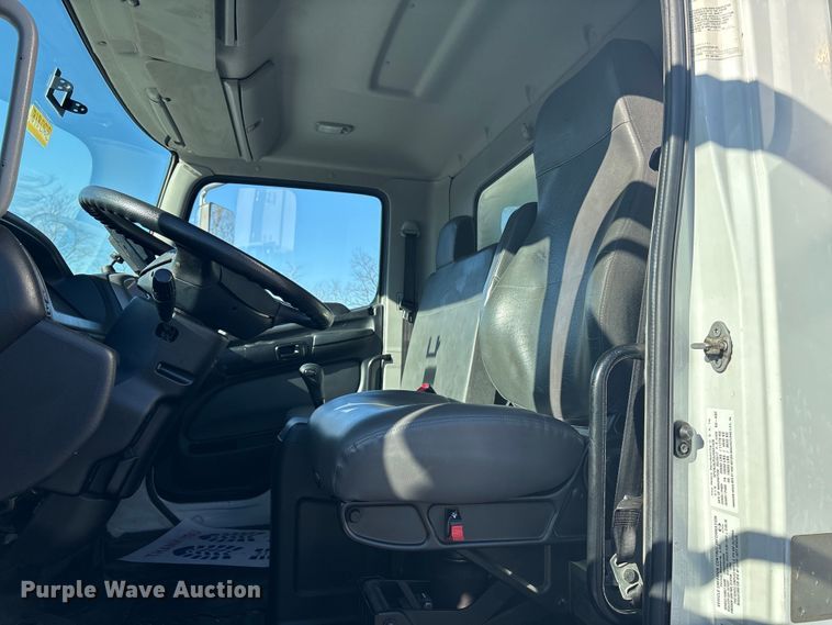 image for item DT2770 2018 Hino 268 box truck