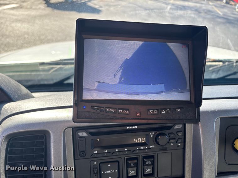 image for item DT2770 2018 Hino 268 box truck