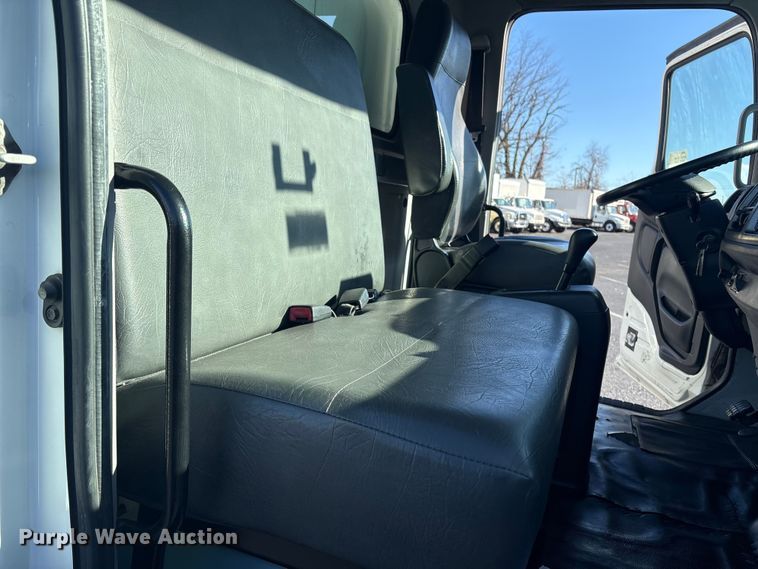 image for item DT2770 2018 Hino 268 box truck