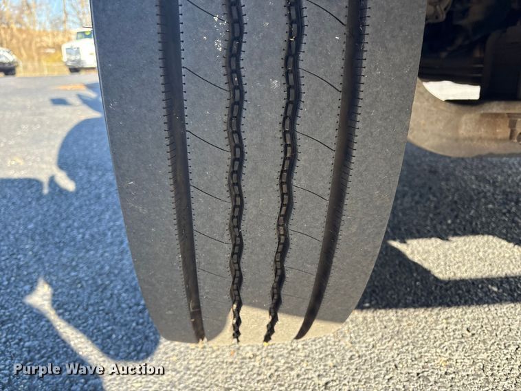 image for item DT2770 2018 Hino 268 box truck