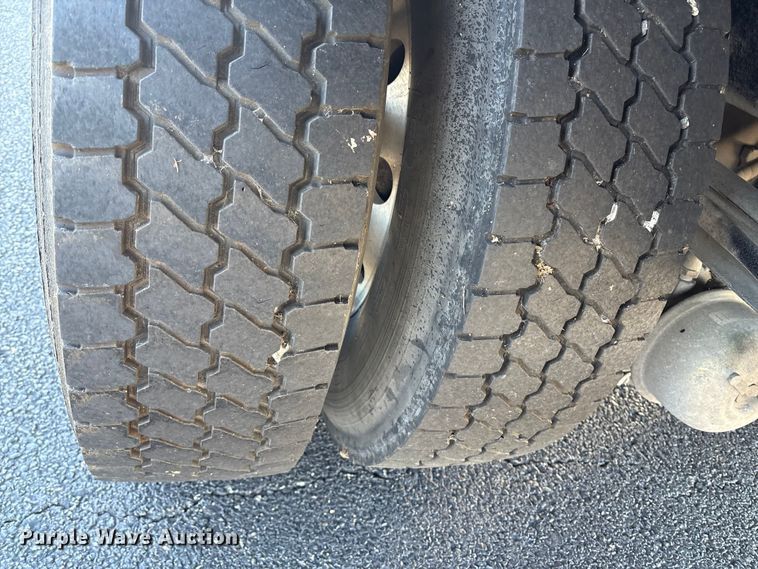 image for item DT2770 2018 Hino 268 box truck