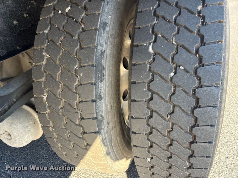 image for item DT2770 2018 Hino 268 box truck