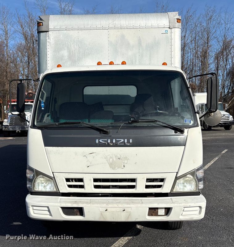 image for item DT2771 2006 Isuzu NQR box truck