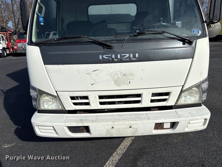 image for item DT2771 2006 Isuzu NQR box truck