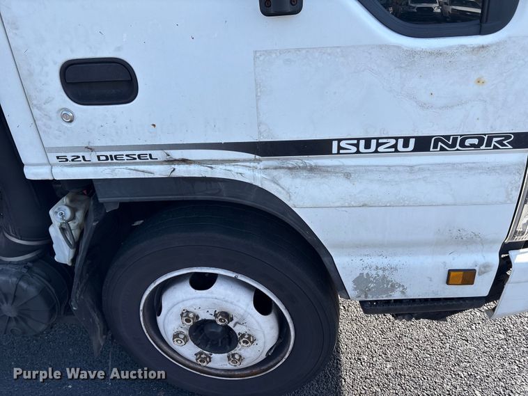 image for item DT2771 2006 Isuzu NQR box truck