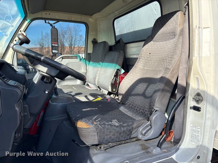 image for item DT2771 2006 Isuzu NQR box truck