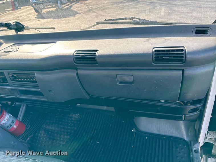 image for item DT2771 2006 Isuzu NQR box truck