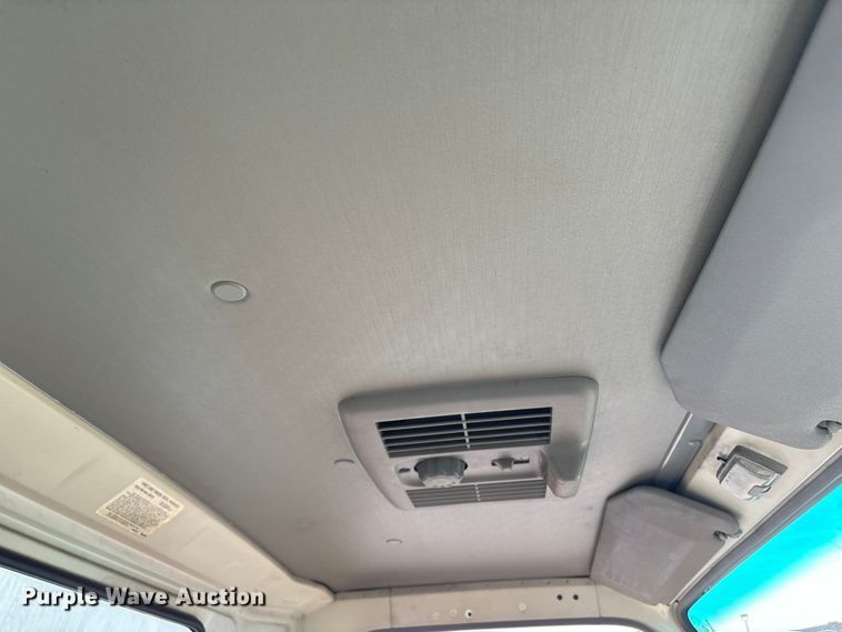 image for item DT2771 2006 Isuzu NQR box truck