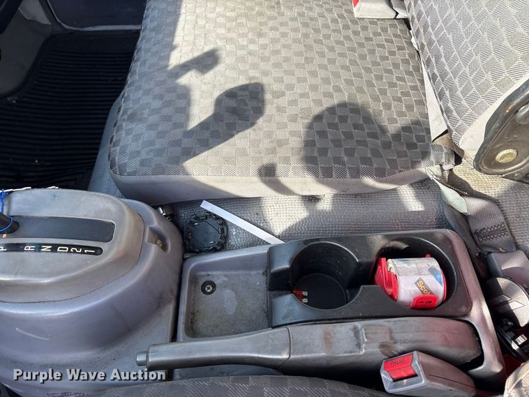 image for item DT2771 2006 Isuzu NQR box truck