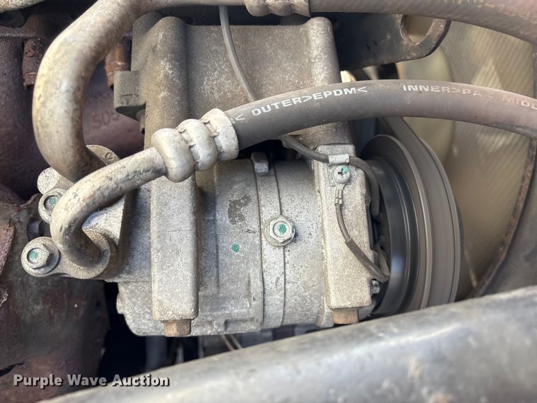 image for item DT2771 2006 Isuzu NQR box truck