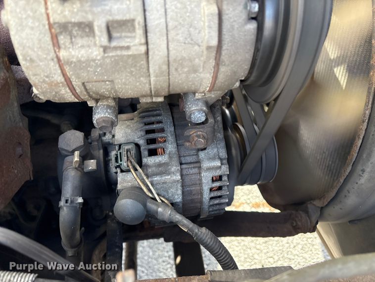 image for item DT2771 2006 Isuzu NQR box truck