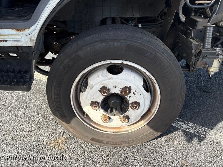 image for item DT2771 2006 Isuzu NQR box truck