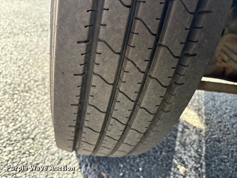 image for item DT2771 2006 Isuzu NQR box truck