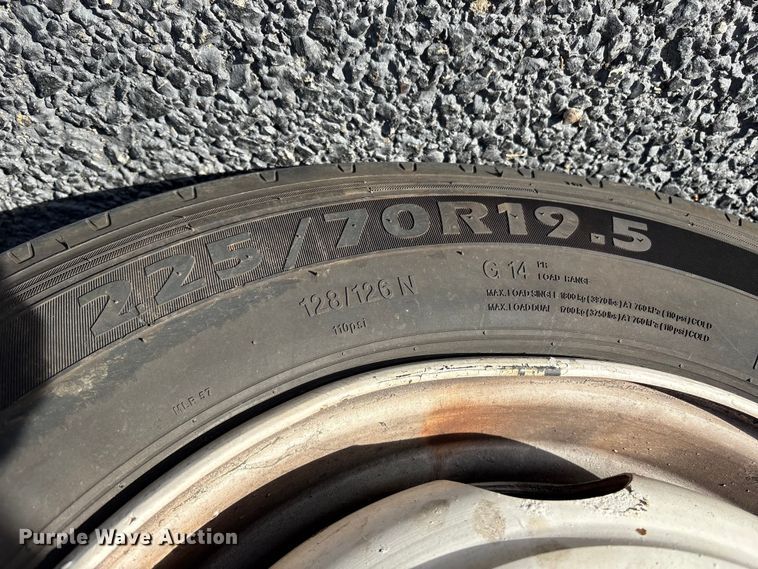 image for item DT2771 2006 Isuzu NQR box truck