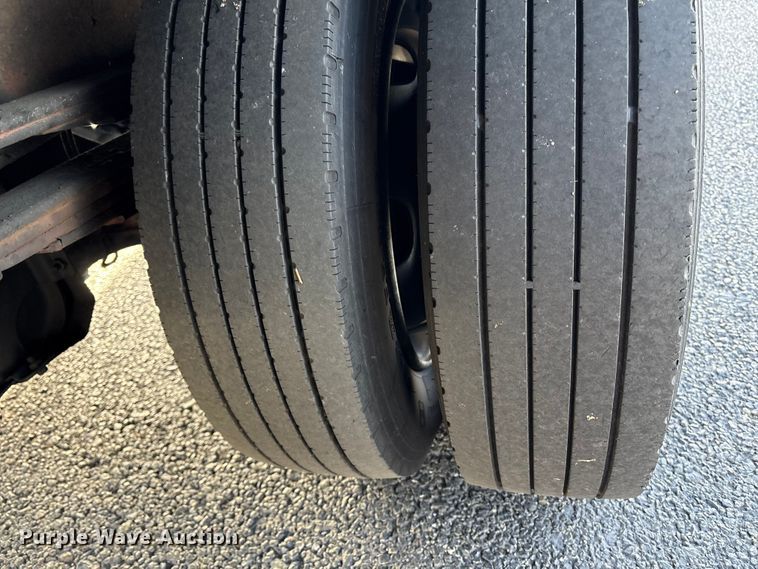 image for item DT2771 2006 Isuzu NQR box truck