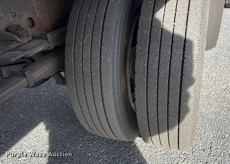 image for item DT2771 2006 Isuzu NQR box truck