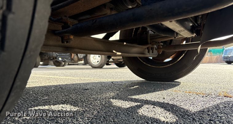 image for item DT2771 2006 Isuzu NQR box truck