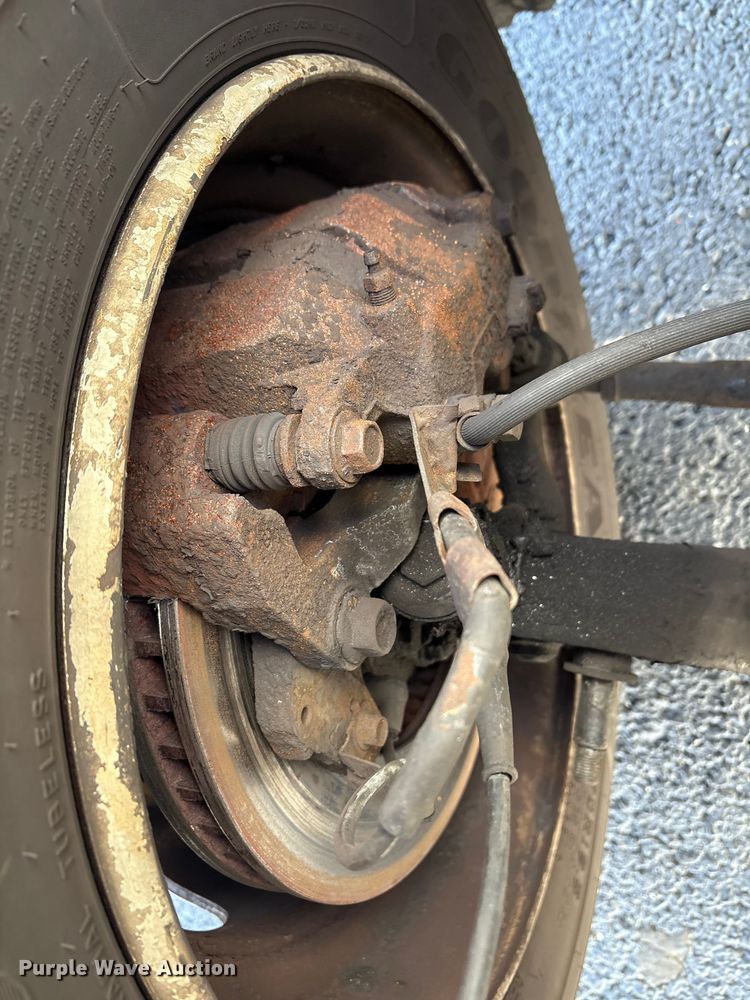 image for item DT2771 2006 Isuzu NQR box truck