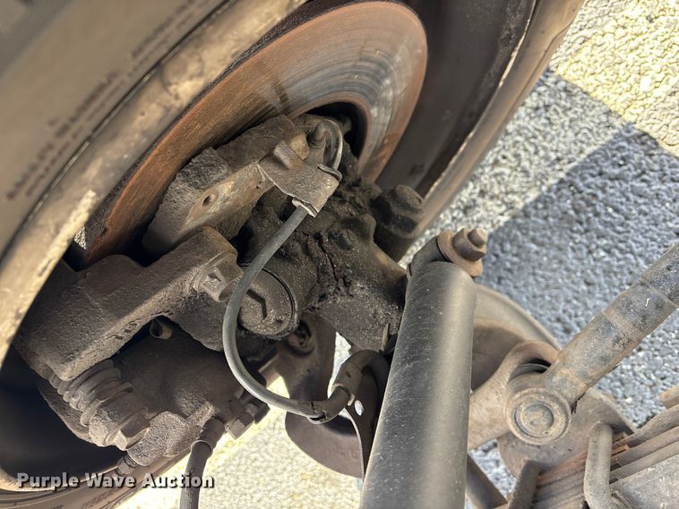 image for item DT2771 2006 Isuzu NQR box truck