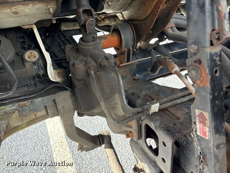 image for item DT2771 2006 Isuzu NQR box truck