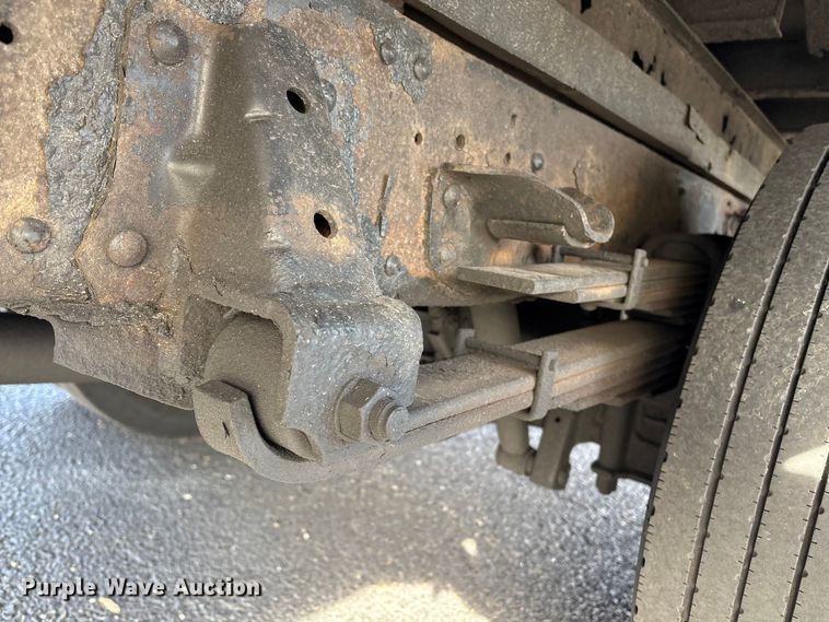 image for item DT2771 2006 Isuzu NQR box truck