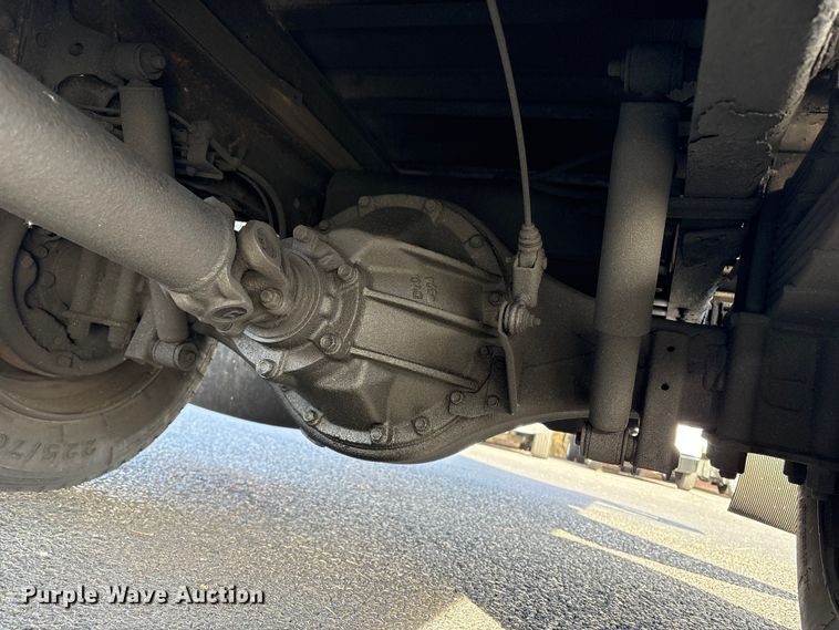 image for item DT2771 2006 Isuzu NQR box truck