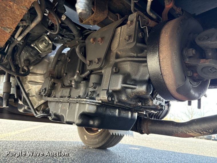 image for item DT2771 2006 Isuzu NQR box truck