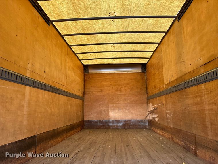 image for item DT2771 2006 Isuzu NQR box truck