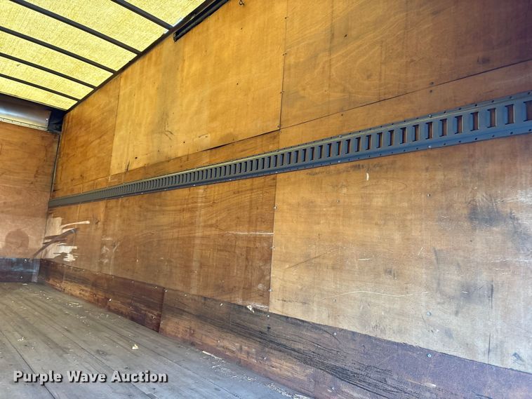 image for item DT2771 2006 Isuzu NQR box truck