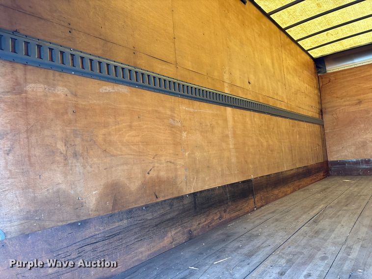 image for item DT2771 2006 Isuzu NQR box truck