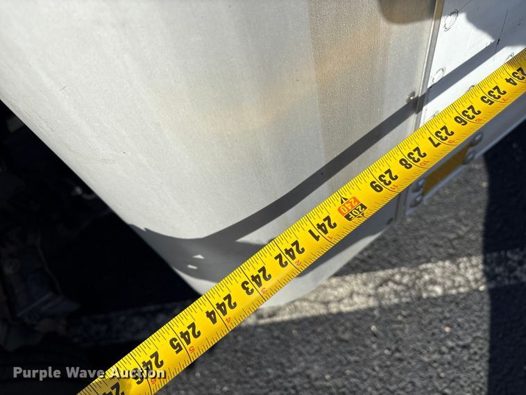 image for item DT2771 2006 Isuzu NQR box truck