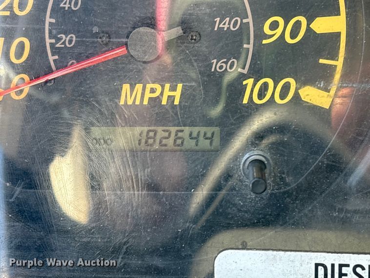 image for item DT2771 2006 Isuzu NQR box truck