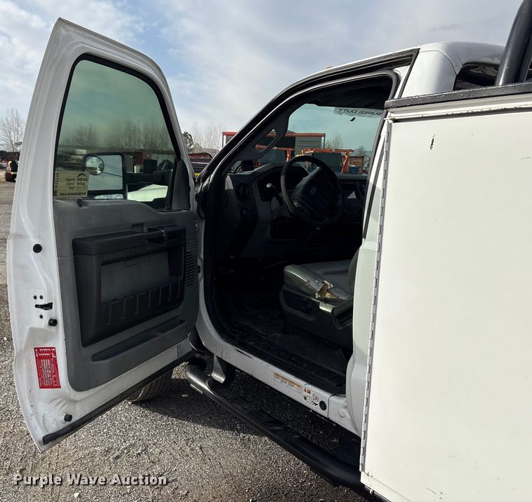 image for item DT2772 2012 Ford F550 utility / service truck
