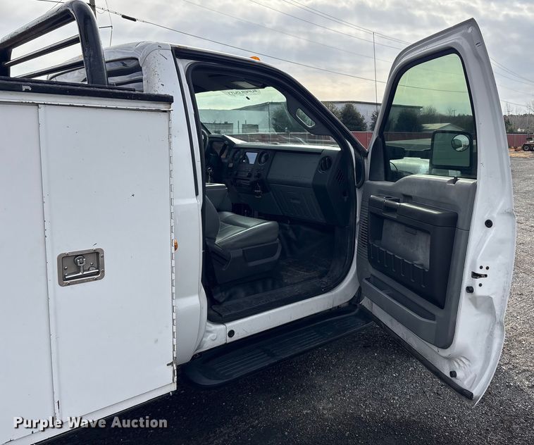 image for item DT2772 2012 Ford F550 utility / service truck