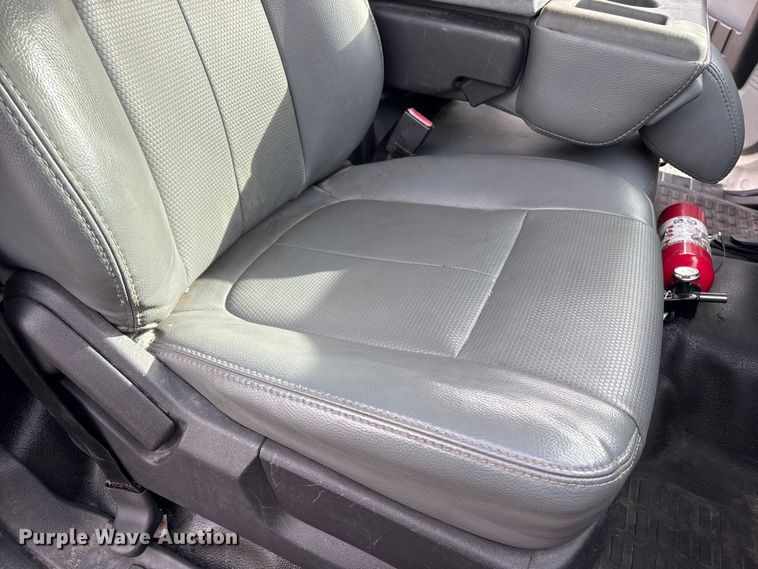 image for item DT2772 2012 Ford F550 utility / service truck