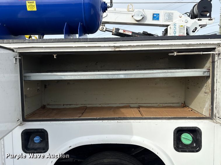 image for item DT2772 2012 Ford F550 utility / service truck