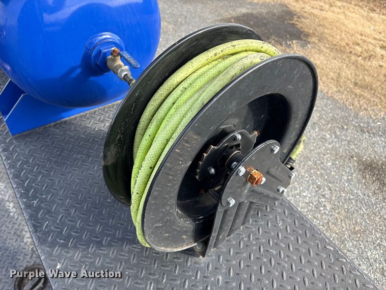 image for item DT2772 2012 Ford F550 utility / service truck