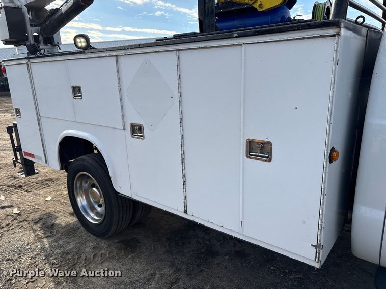 image for item DT2772 2012 Ford F550 utility / service truck