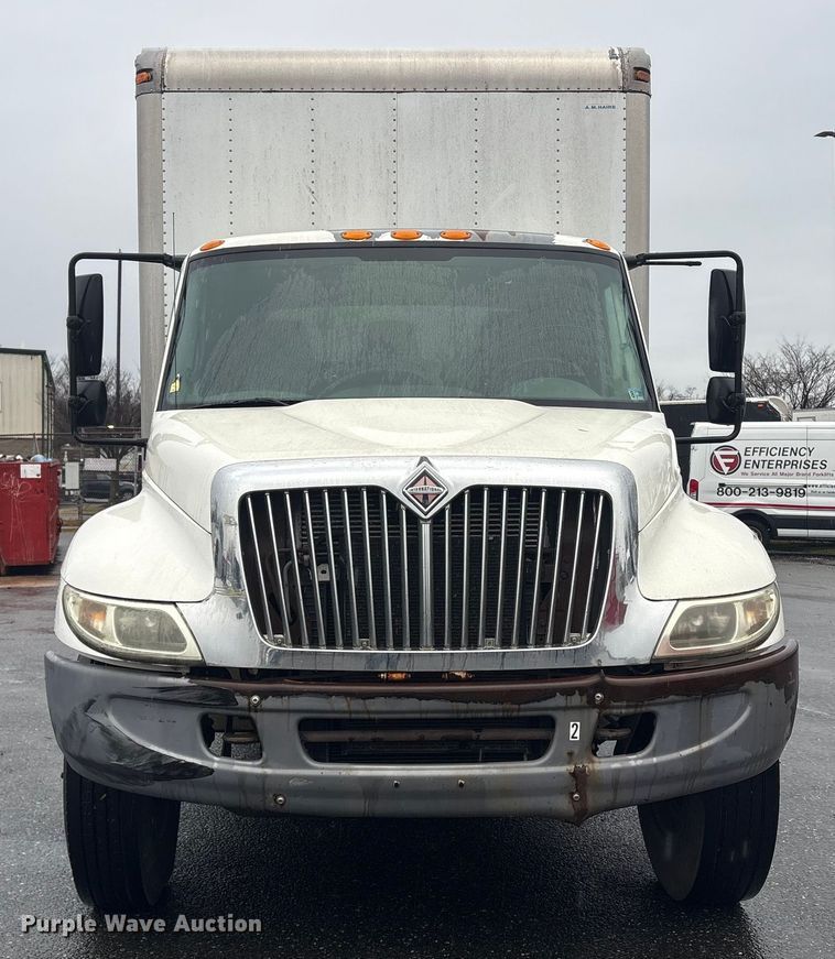 image for item DT2774 2005 International 4300 box truck