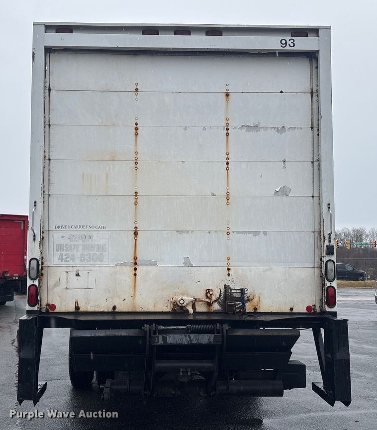 image for item DT2774 2005 International 4300 box truck